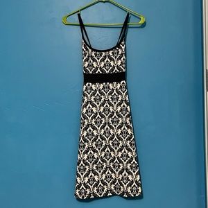 Women’s Soybu Summer Crossback Dress Sz Small Black and White